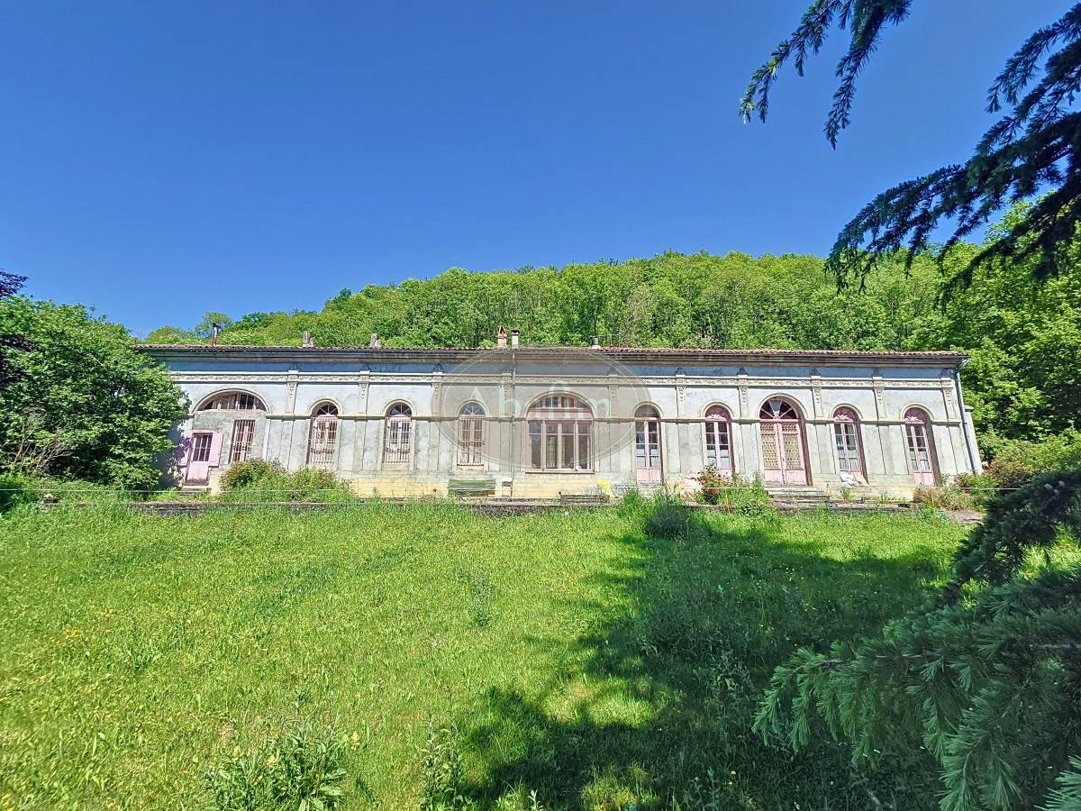 Chateau for sale in Hautes-Pyrénées
