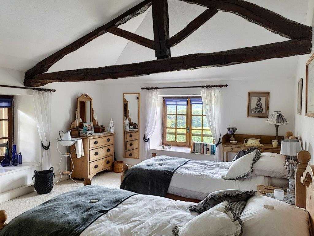 Country houses, farm properties, villas, castles and Real Estate for