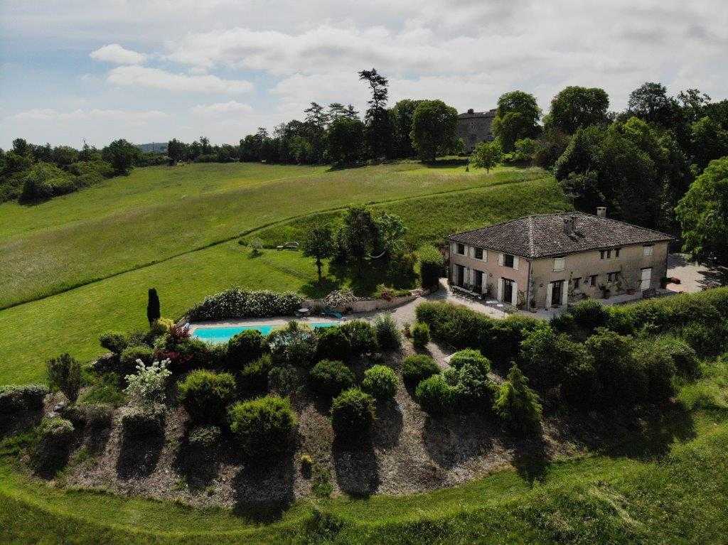 Country houses, farm properties, villas, castles and Real Estate for